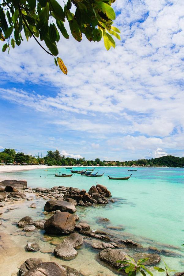 ホテル Daya Hill Seaview リペ島 エクステリア 写真