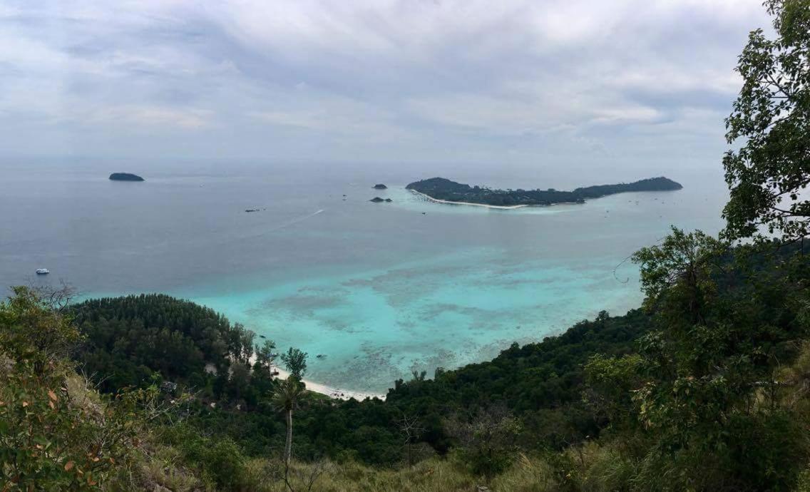 ホテル Daya Hill Seaview リペ島 エクステリア 写真